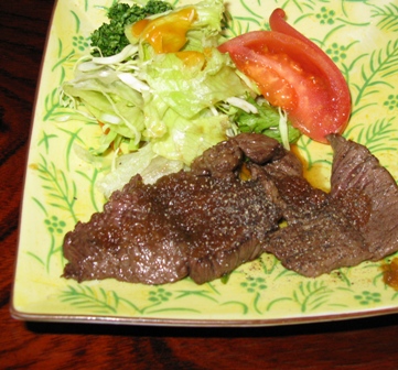 馬刺し・馬テキ(馬肉のステーキ)